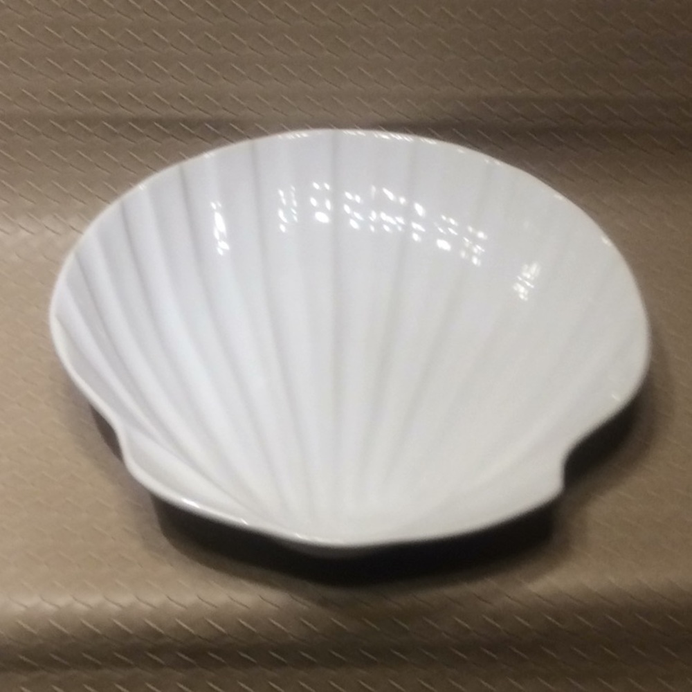 Large White Shell Bowl Made in Portugal. - Picture 2 of 8